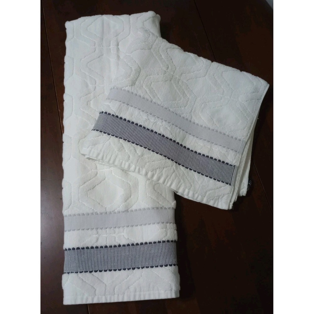 2-Brooks Brothers Turkish Cotton Bath Towels Tile Pattern White & Gray